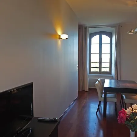 Du Domaine Du Palais 2*